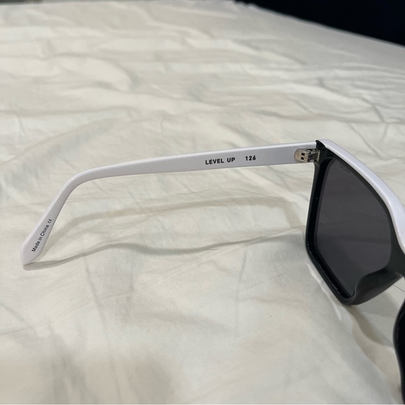 Quay Level Up Sunglasses - Picture 7 of 7